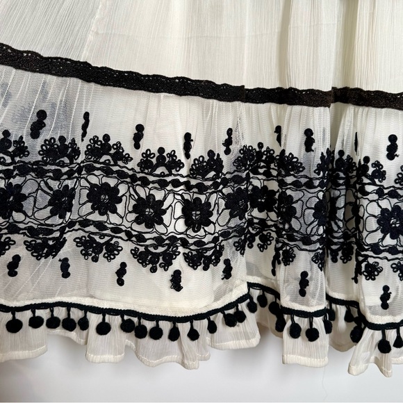 Eᴍʙʀᴏɪᴅᴇʀᴇᴅ Mᴇxɪᴄᴀɴ Sᴛʏʟᴇ sᴋɪʀᴛ ꜰʀᴏᴍ Nᴇɪᴍᴀɴ Mᴀʀᴄᴜs Exᴄʟᴜsɪᴠᴇ - Picture 5 of 14